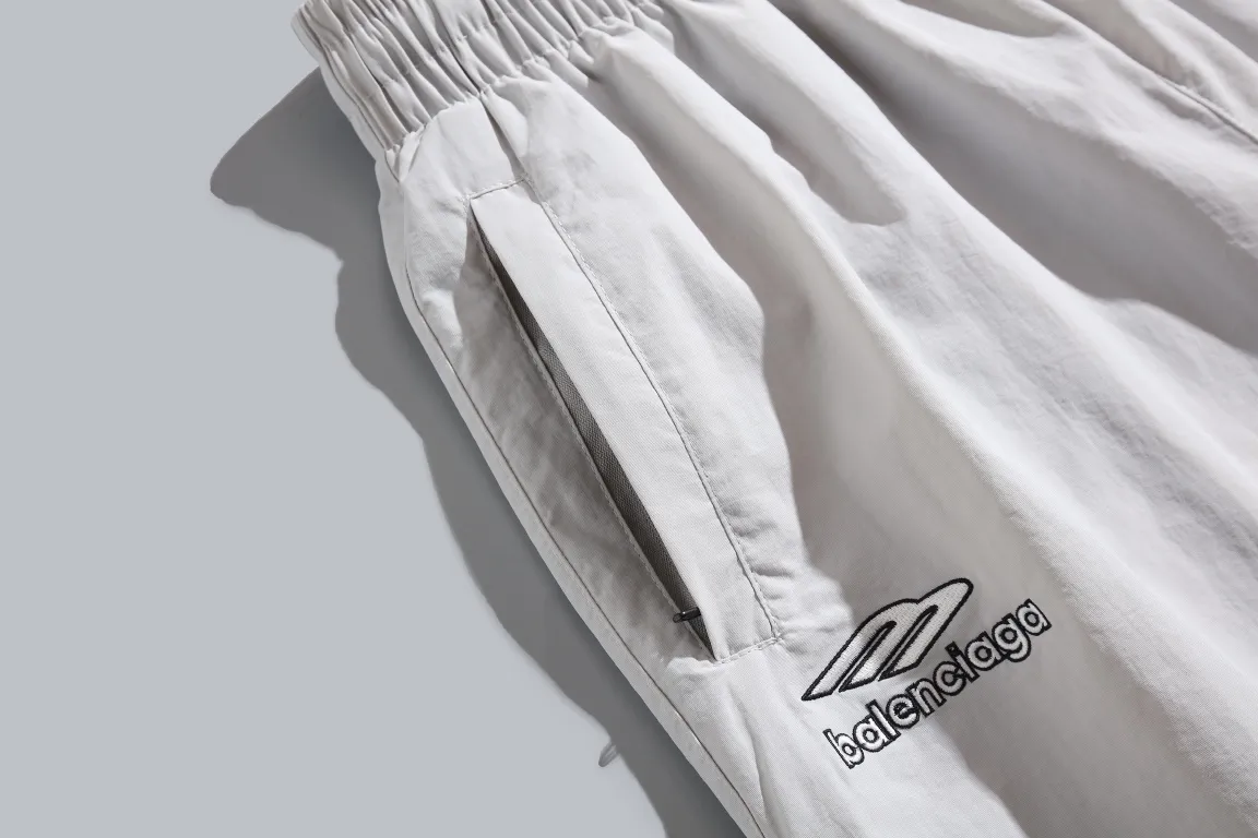 C 041#P195 3B : Cream White Sizes : 1 2 3 4